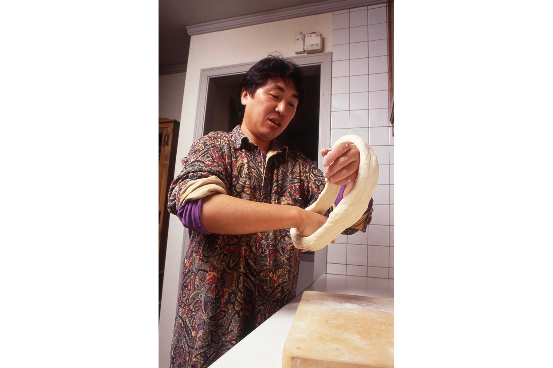 生地のこしを確かめる