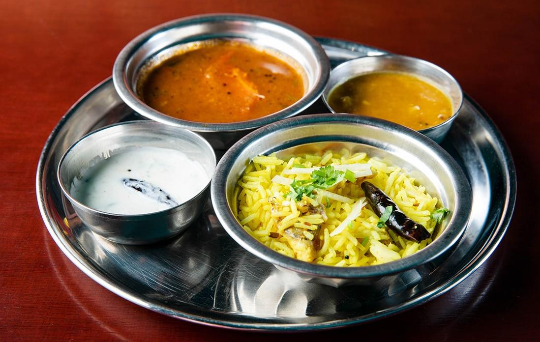 豪州産ファイネスト・ラム　背肉ロースと肩肉のマサラコンフィ