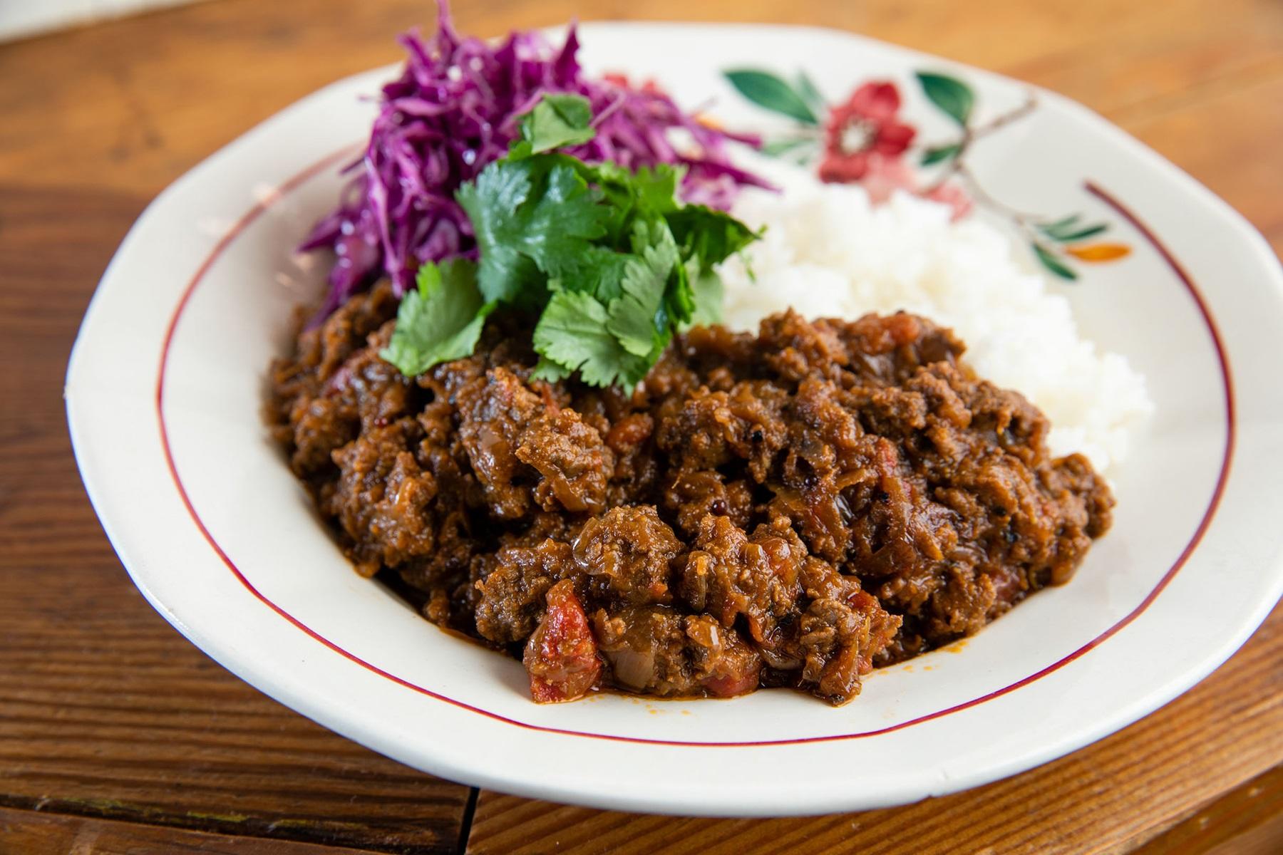 北海道の蝦夷鹿と長野の猪肉を使ったキーマカレー