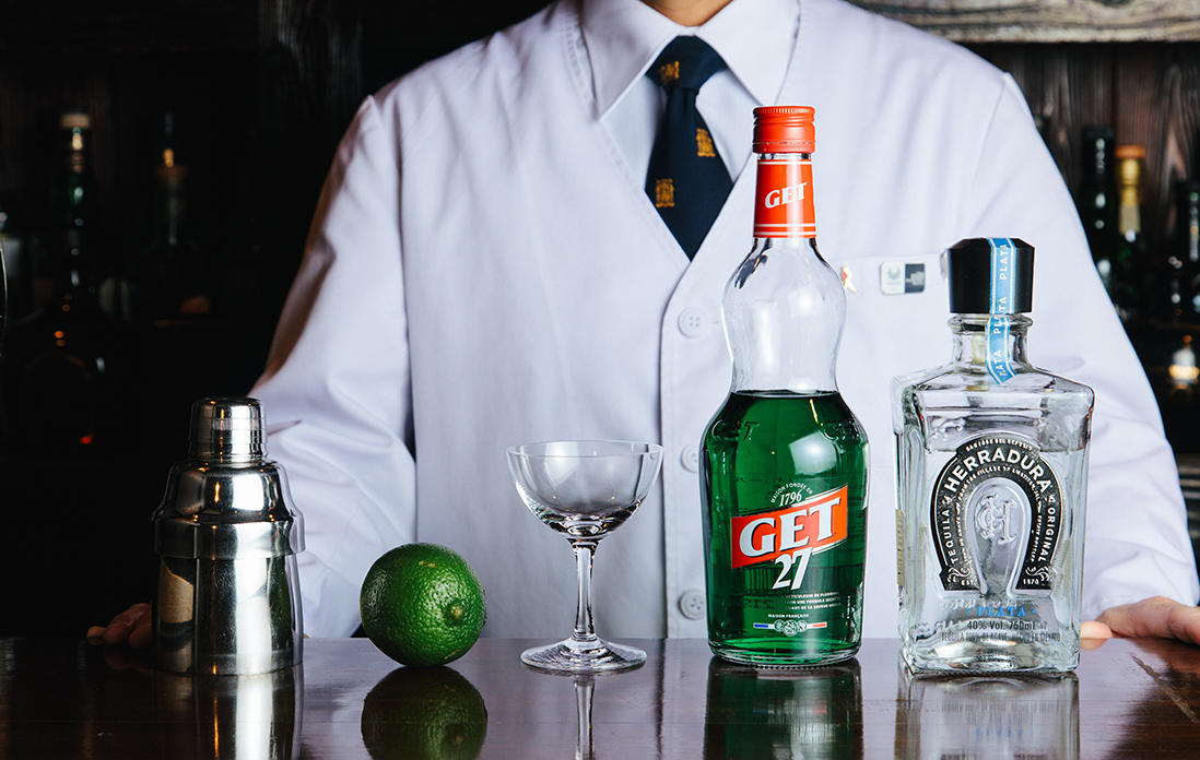 使うのは、ブルーアガヴェ100％のプレミアムテキーラ、ペパーミントリキュール、ライム果汁。世界的なスタンダードカクテルのひとつである。