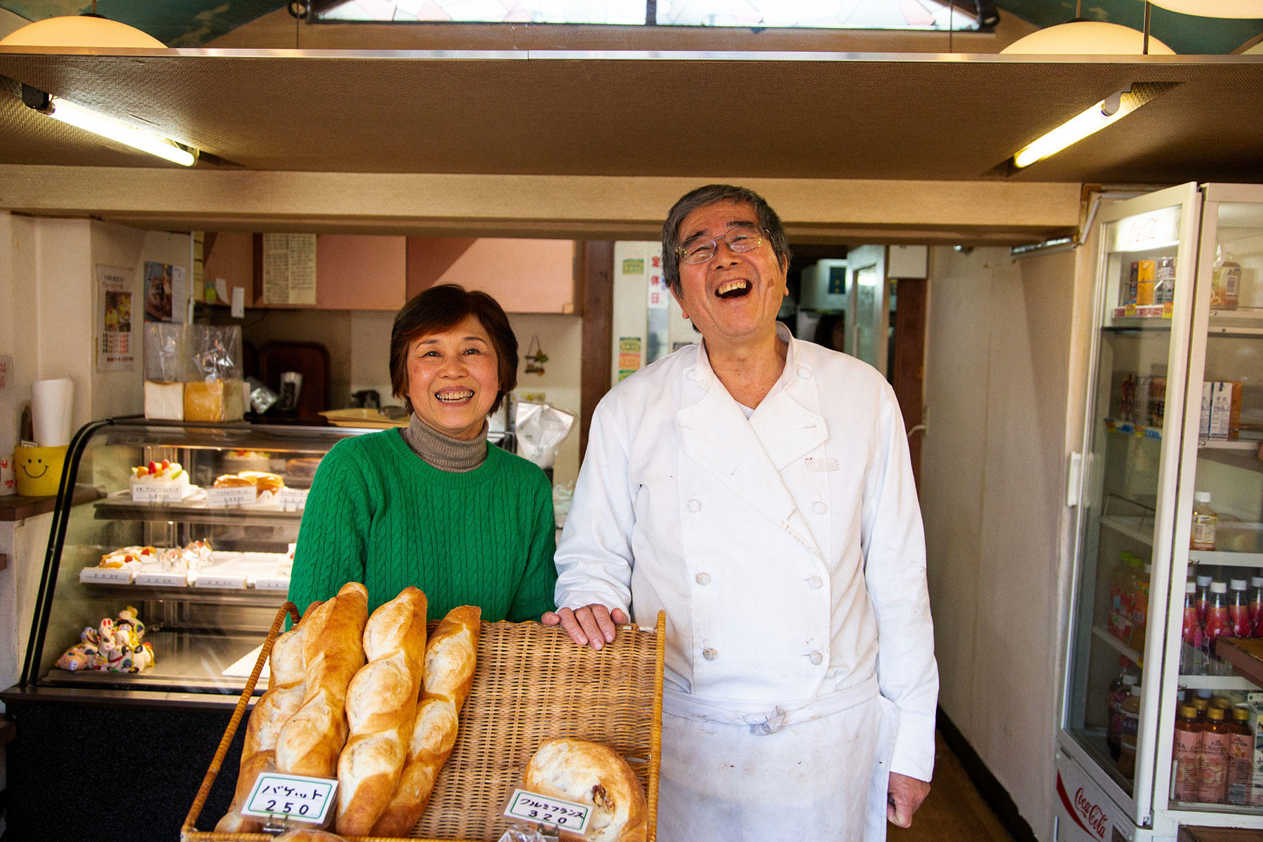 店主の藤村裕二さんと京子さん夫妻