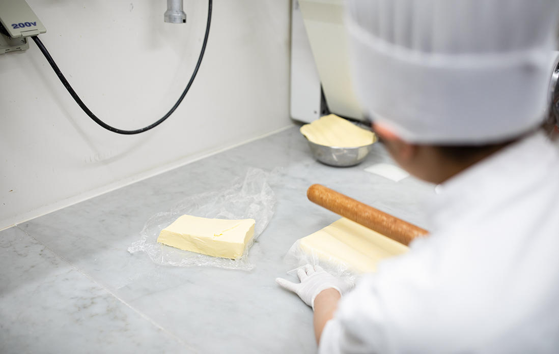 ブリオッシュ生地をつくる