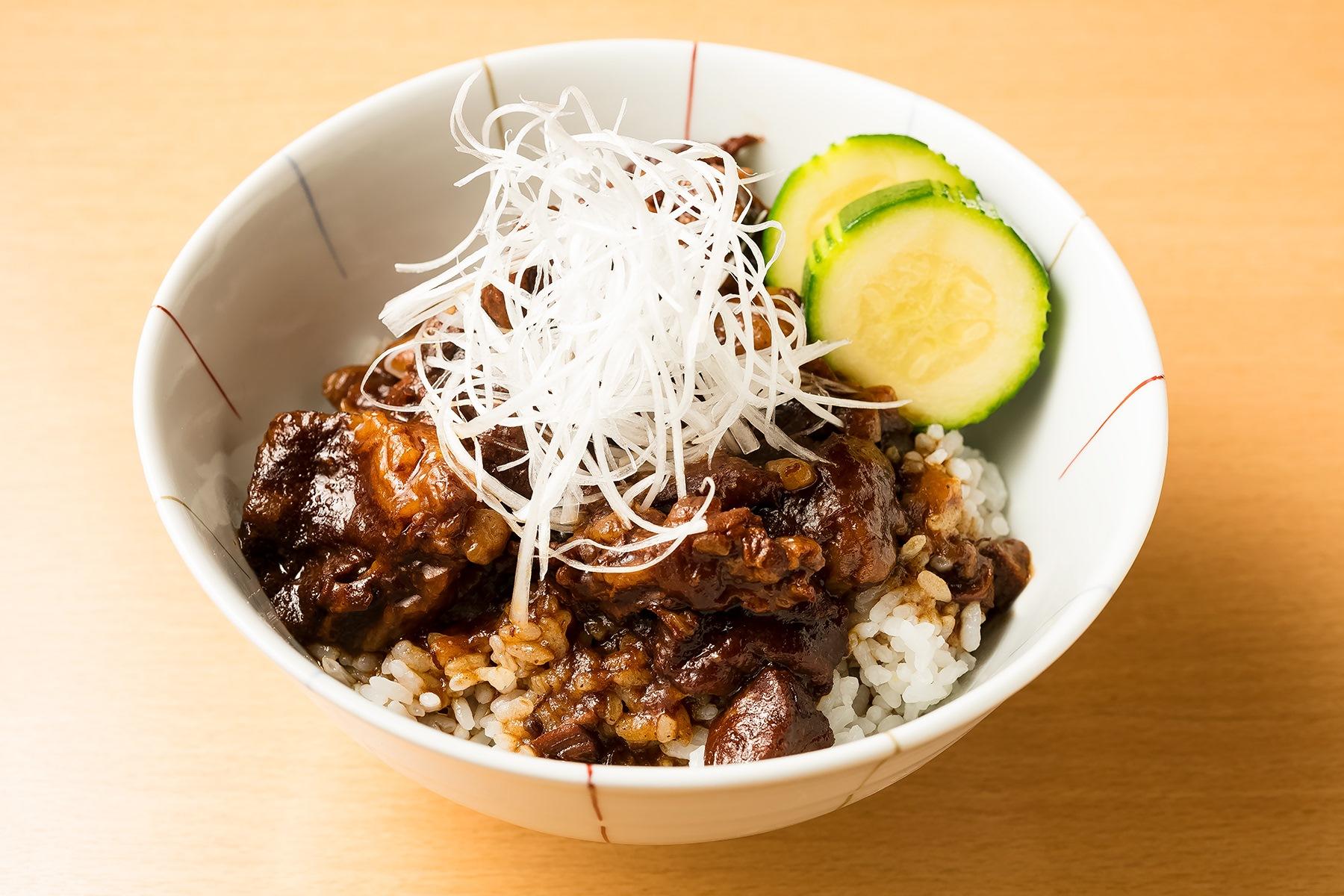 牛すじ煮込み丼