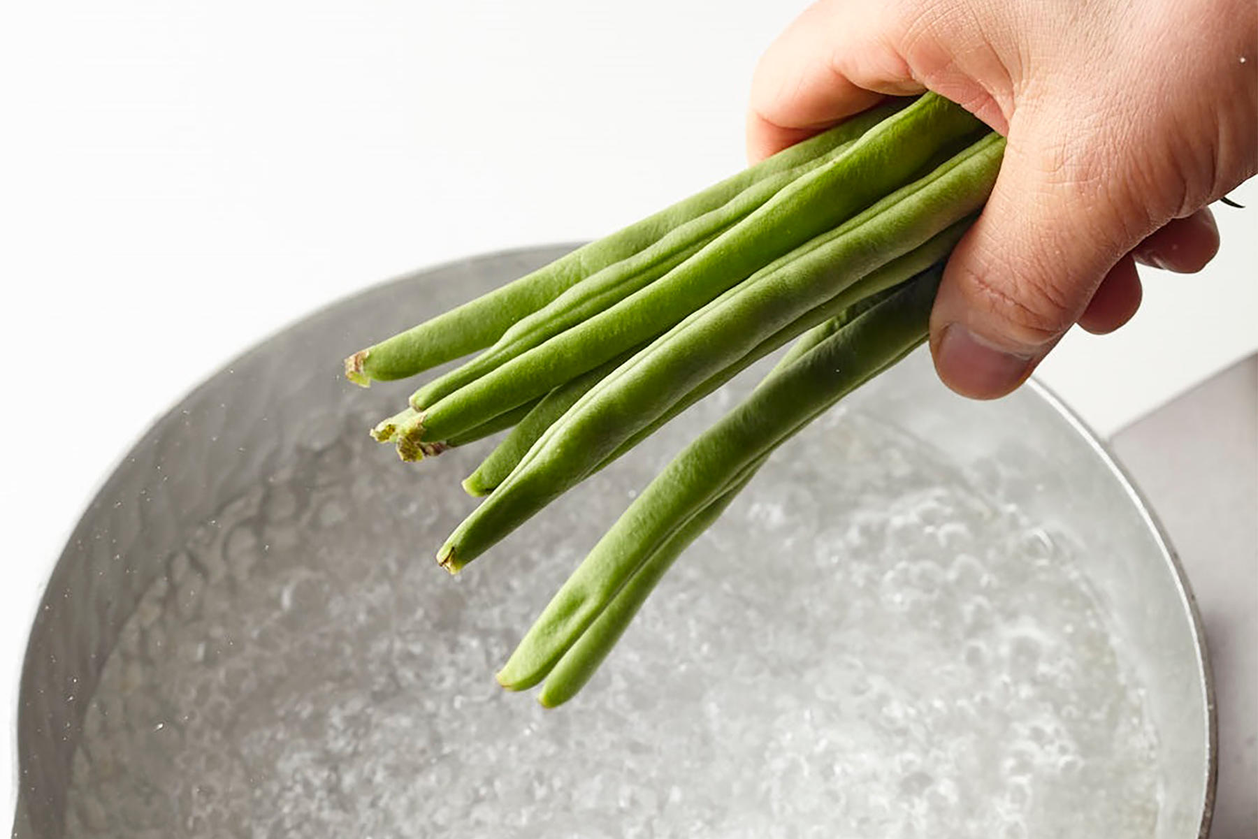 いんげんをゆでる