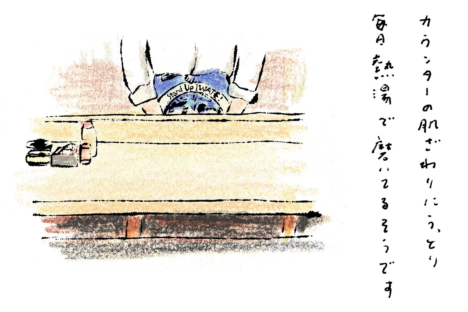 席に座ってみると、カウンターやその白木を切ってつくられた卓の肌触りに思わずうっとり。年季が入り、磨き上げられ、角はまあるく肌はすべすべ。