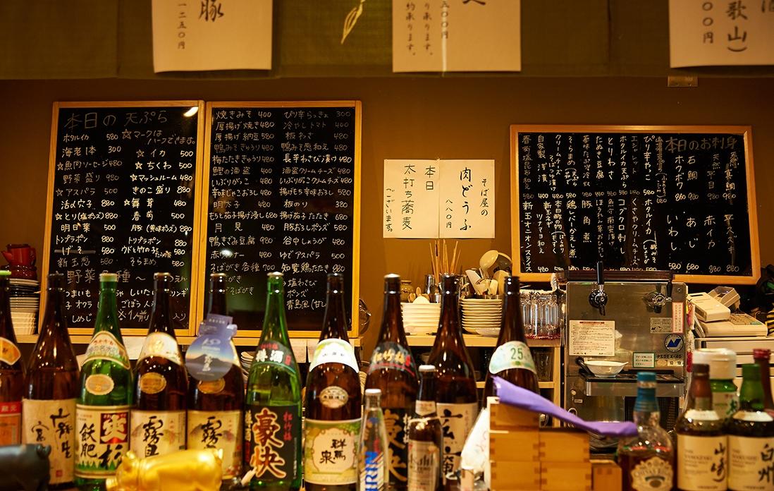 カウンター席の前の黒板