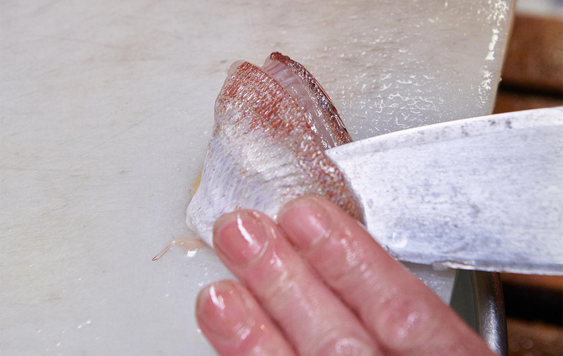 三枚におろす。