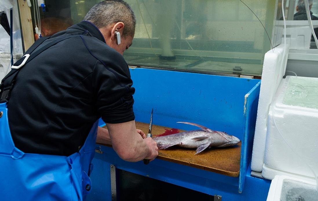 締めるのは一瞬の技。数十秒で完結する。