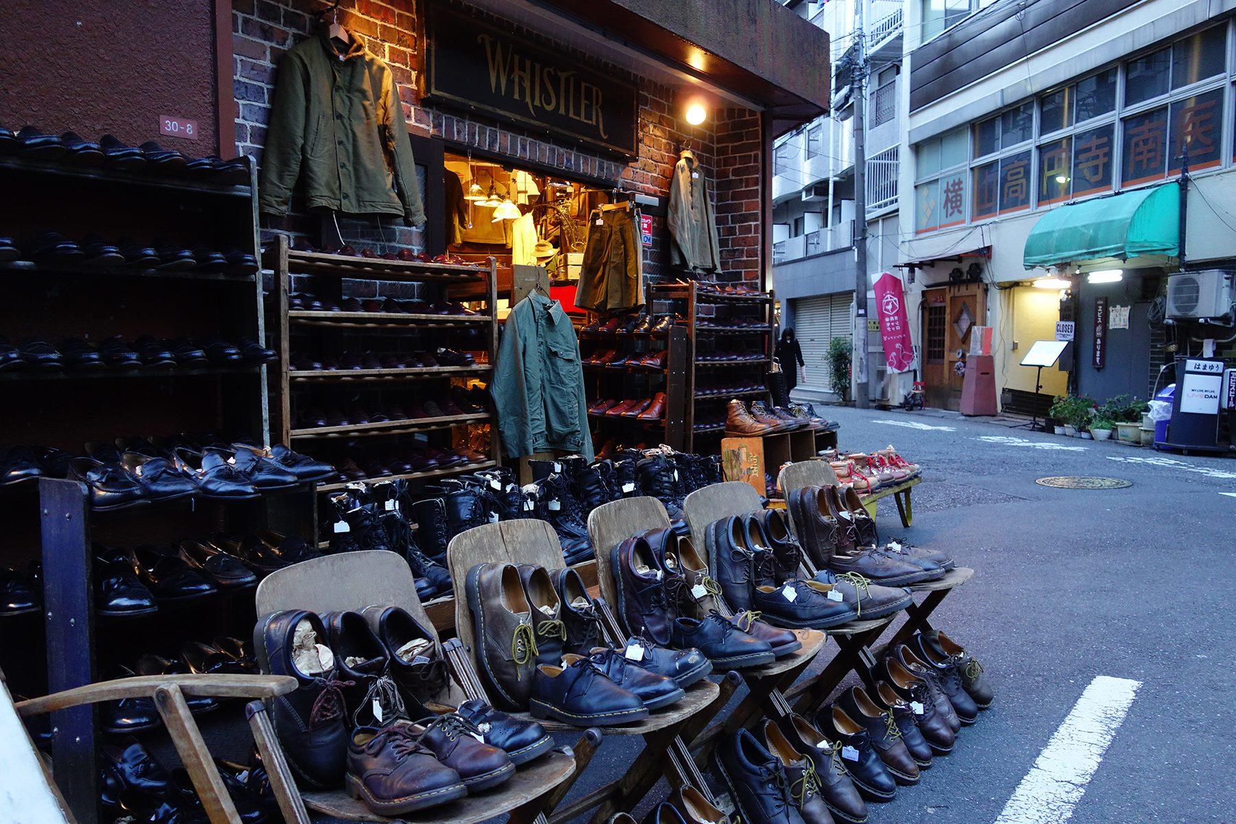 蚤の市で知られるロンドンのカムデン・タウンにありそうな店だ、と思ったら、古着の街、高円寺全体がカムデン・タウンのようでした。