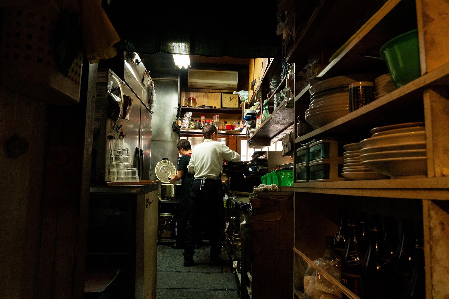 「真澄」は奥が深い。30年前に、ふたつの建物をくっつけたため、縦に長くなった。新店舗はどのような装いになるのかな?