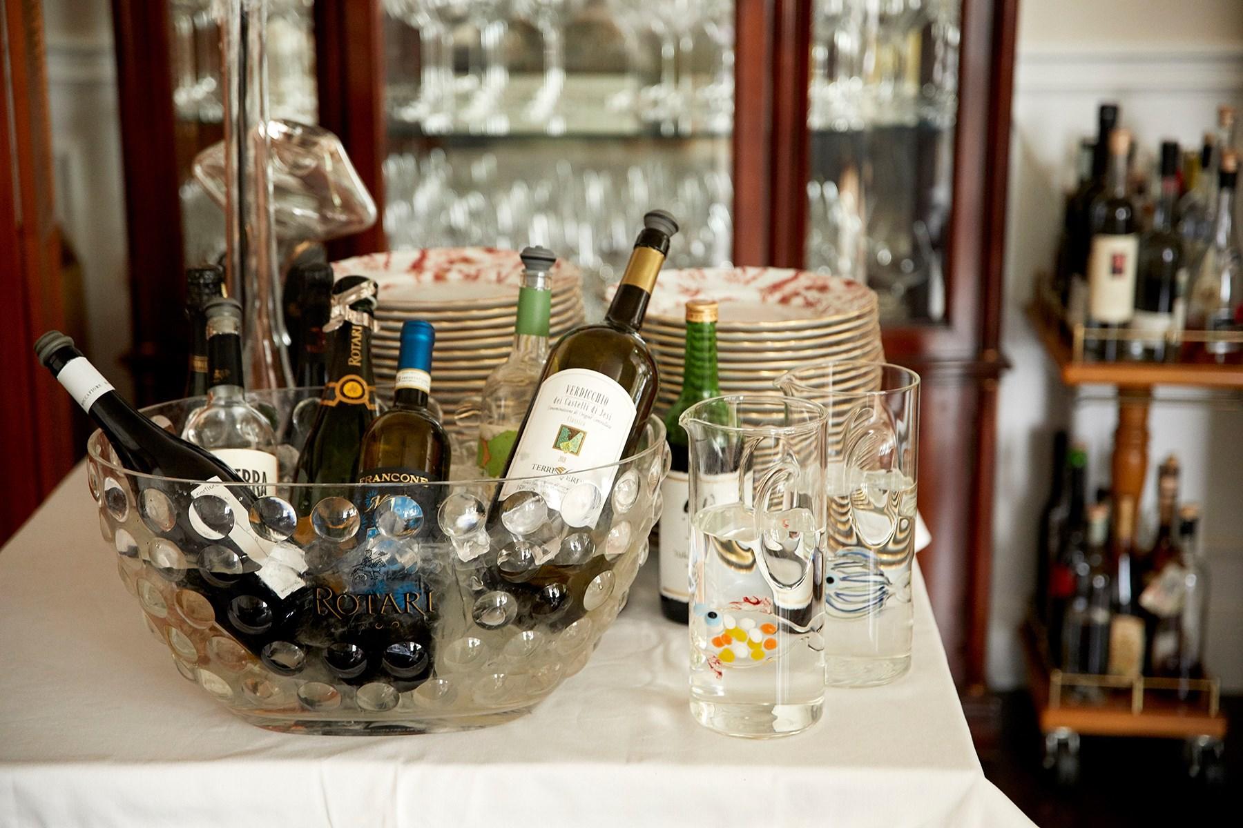 イタリアを中心としたワインの品揃えも申し分ない。