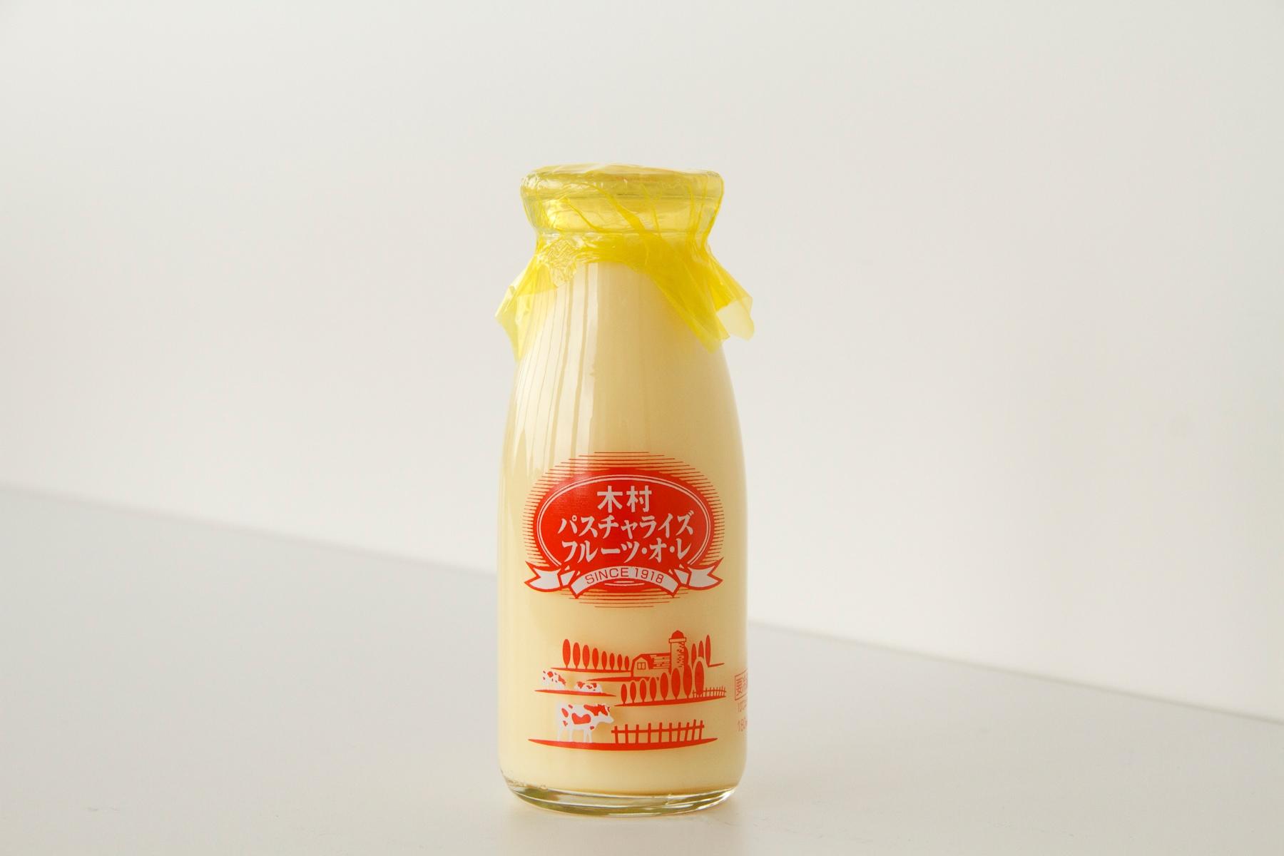 「木村パスチャライズフルーツ・オ・レ」。2003年より発売。牛乳に優しい温度85度で、15分間ゆっくりと殺菌したパスチャライズ牛乳を30%使用。食物繊維が入っているりんご果汁をベースに配合している。