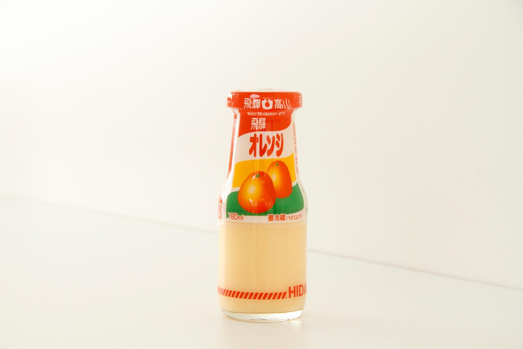 「飛騨オレンジ」。加えている果汁はオレンジのみ。主原料に使っている飛騨産生乳の甘い香りとまろやかさが特徴。