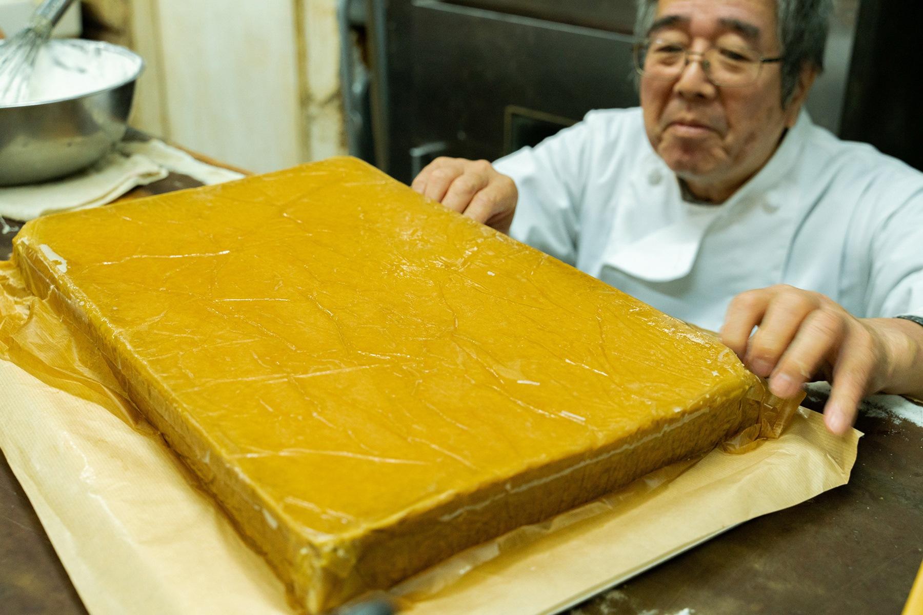 「クリスマス以来かな」と言いながら、藤村裕二さんはインディアンプリンの生地を冷蔵庫から運んできた。どこか嬉しそう。