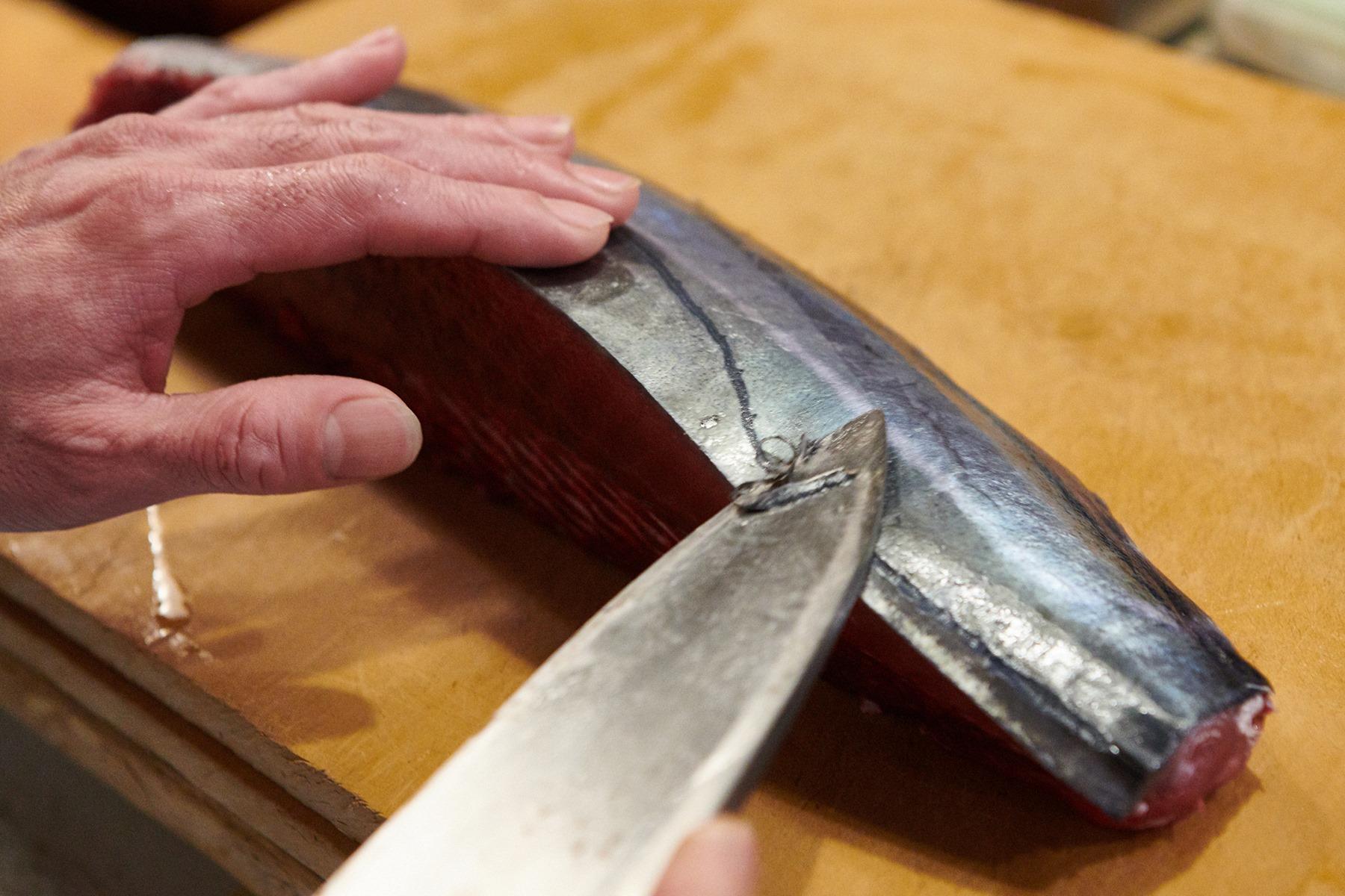 鎧をまとったような初鰹。江戸っ子にもてはやされた魚の代表格だ。