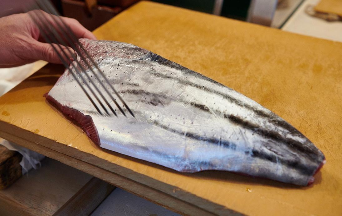 コンディションによって初鰹でも炙って提供することもある。