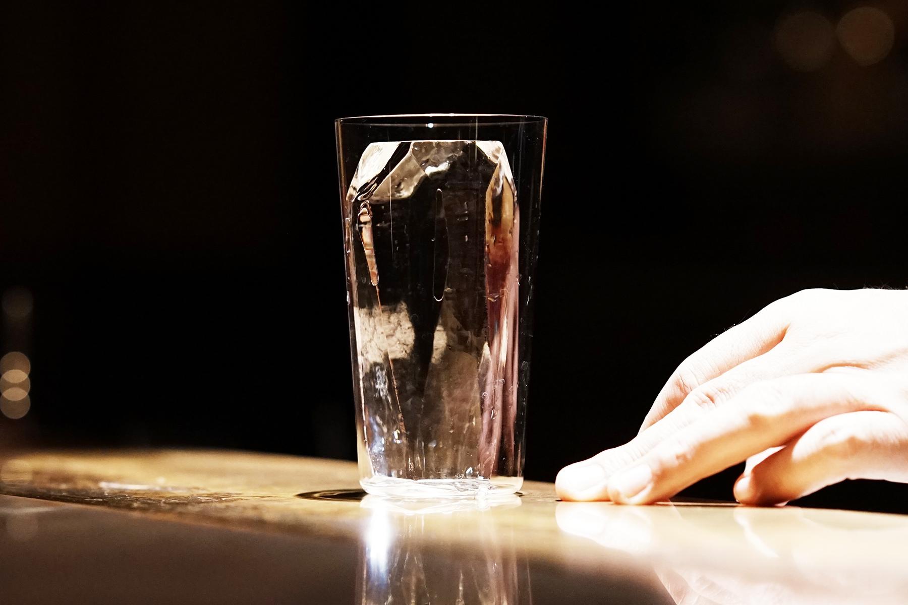 「アポロ」のダイヤモンドカットの氷は驚きのクリアさ。