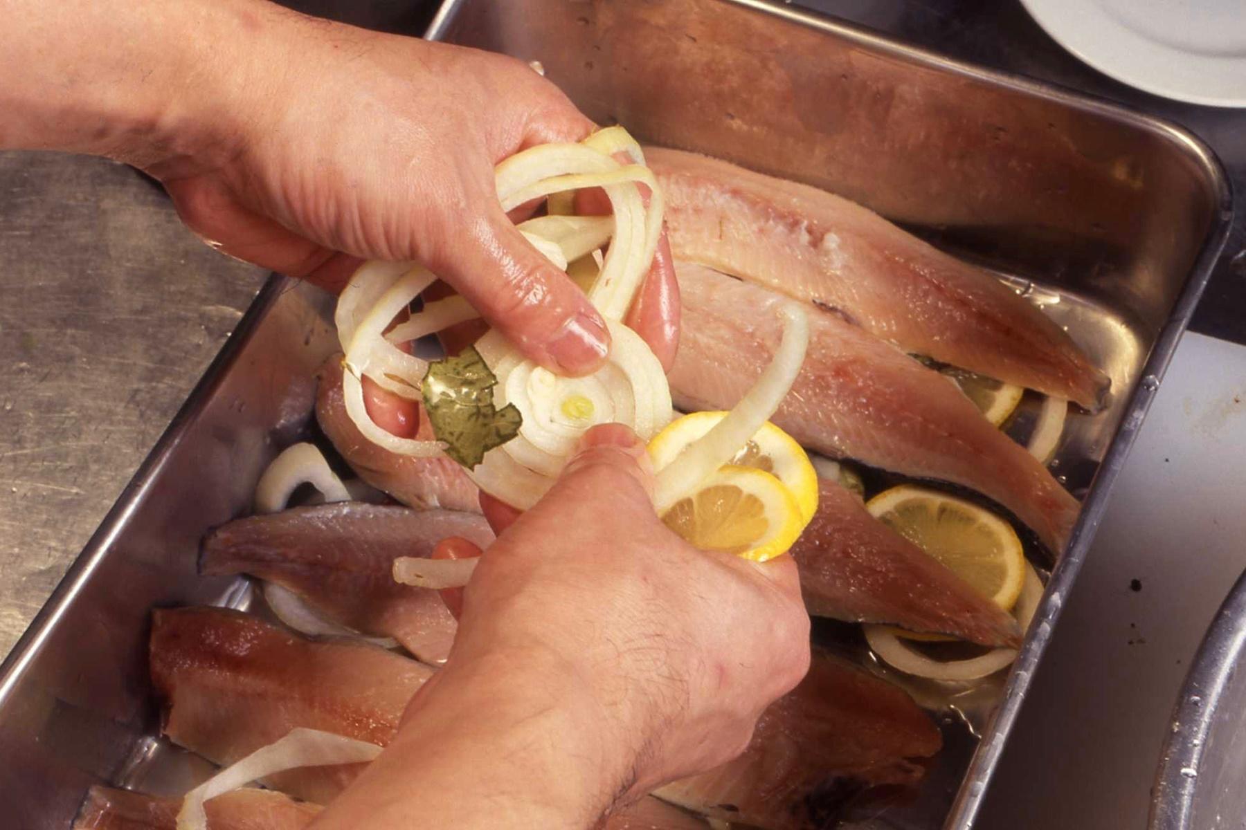 野菜の上に1を並べ、その上に残りの野菜を並べる。