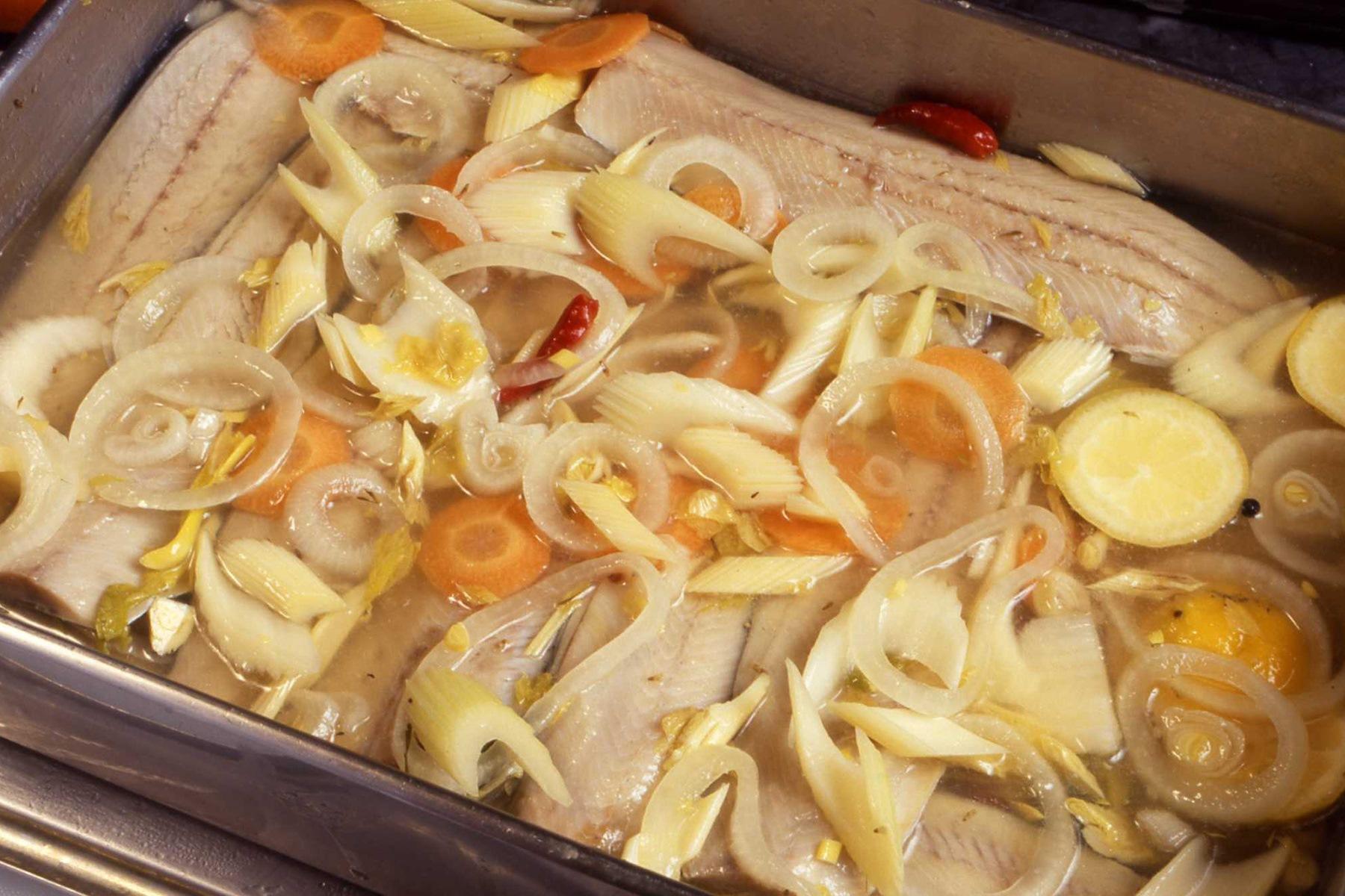 ニシンの表面が白くなるまで2日間ほど漬け込んだら完成!