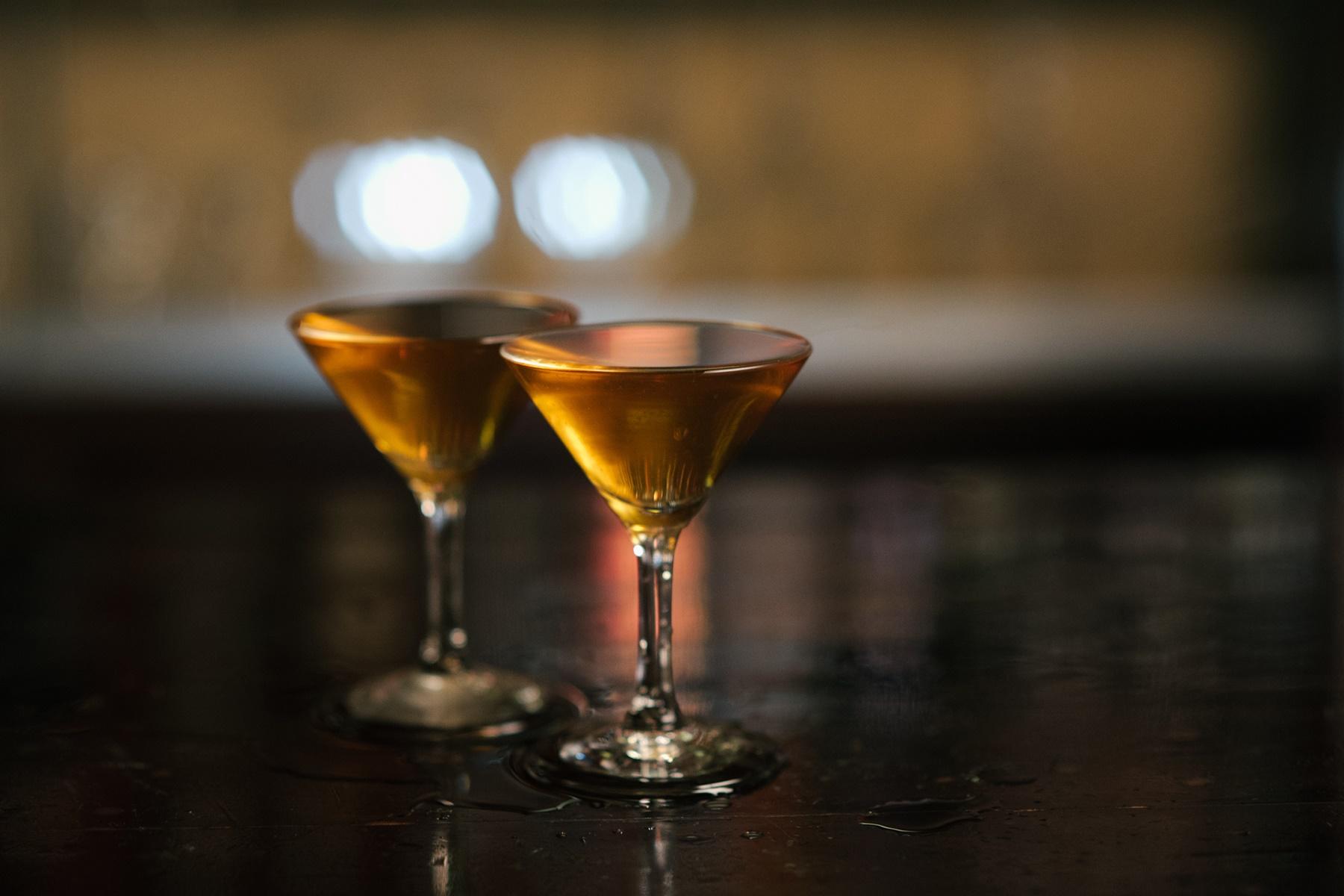 “火遊び”(2杯1セット)。マスターのトークと共に味わって。