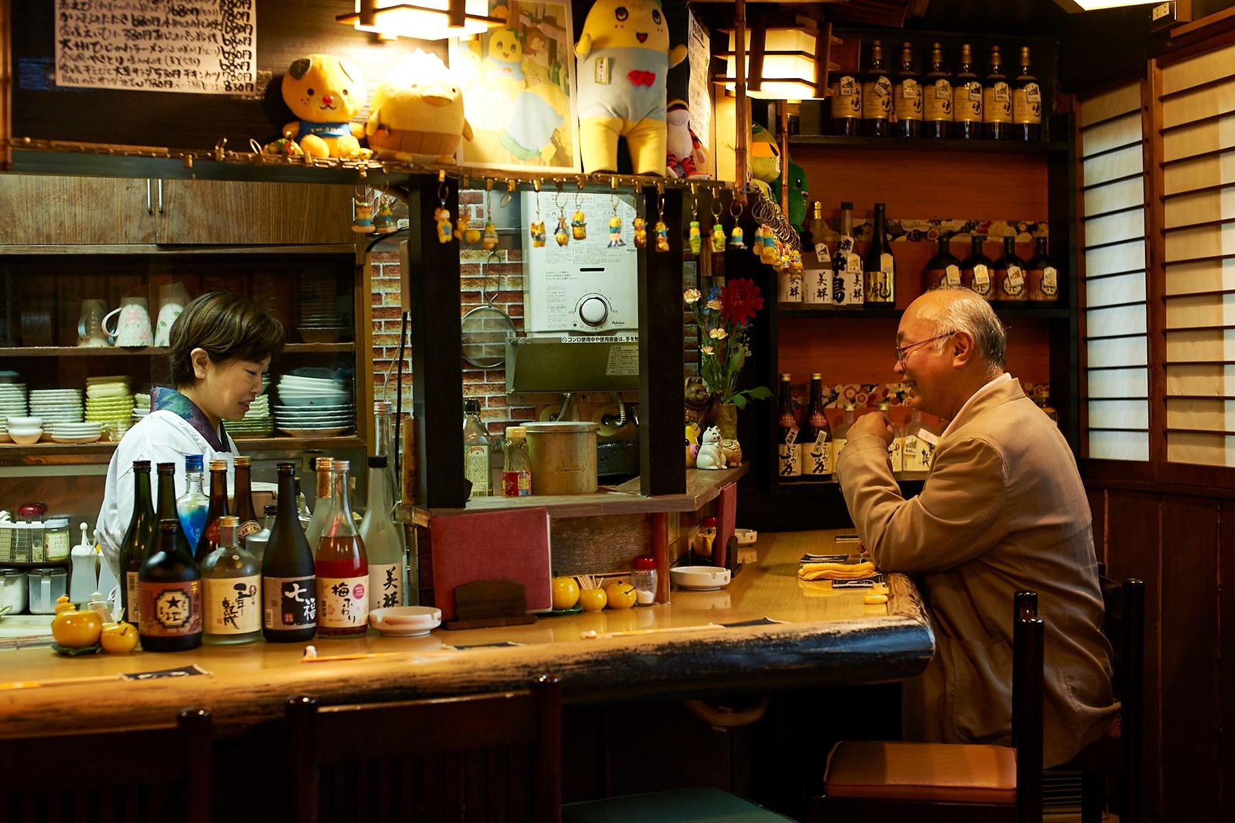 カウンター越しにコミュニケーションが取れる距離感がいいのです。