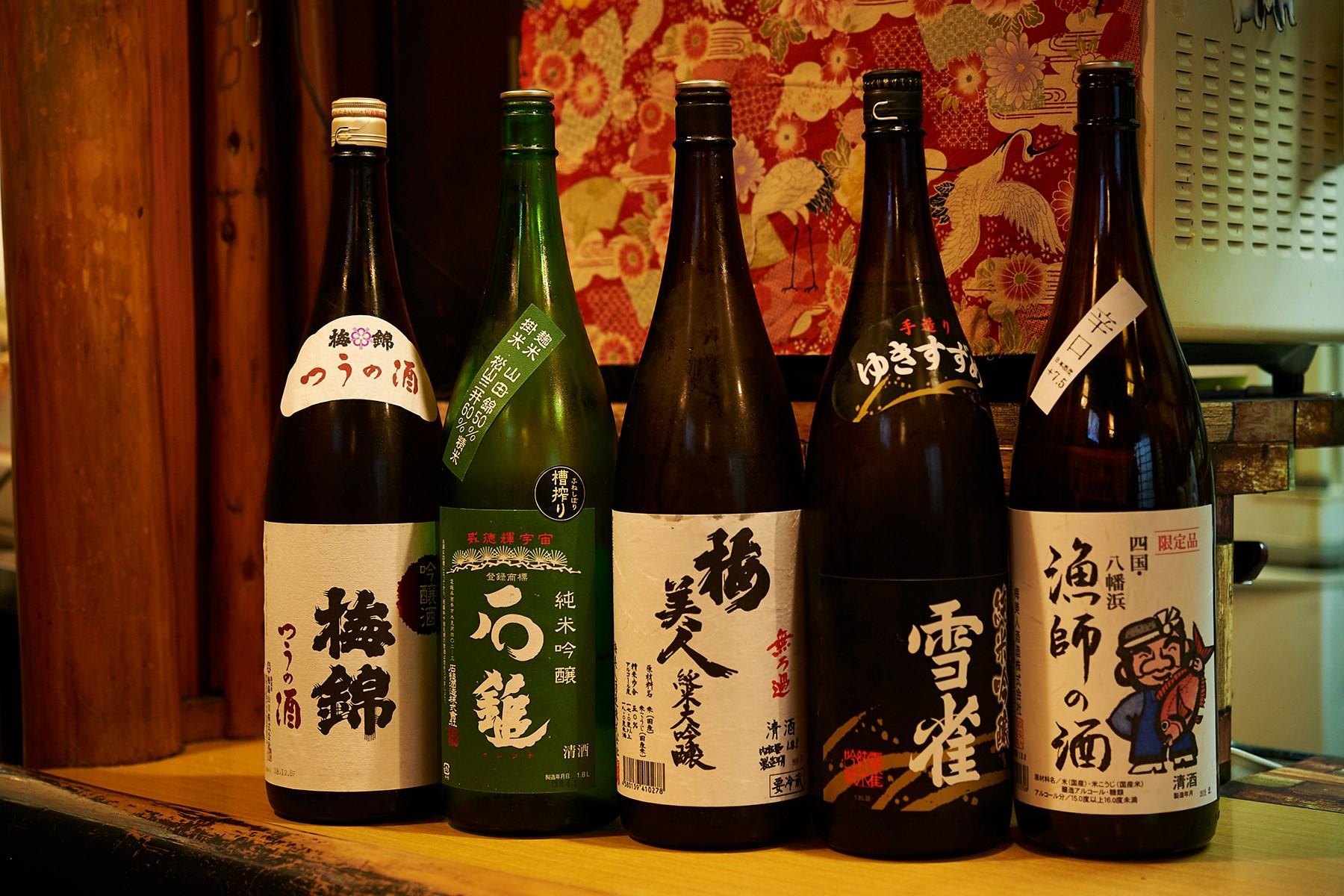 日本酒も愛媛県の地酒が一堂に揃います。焼酎もあり。