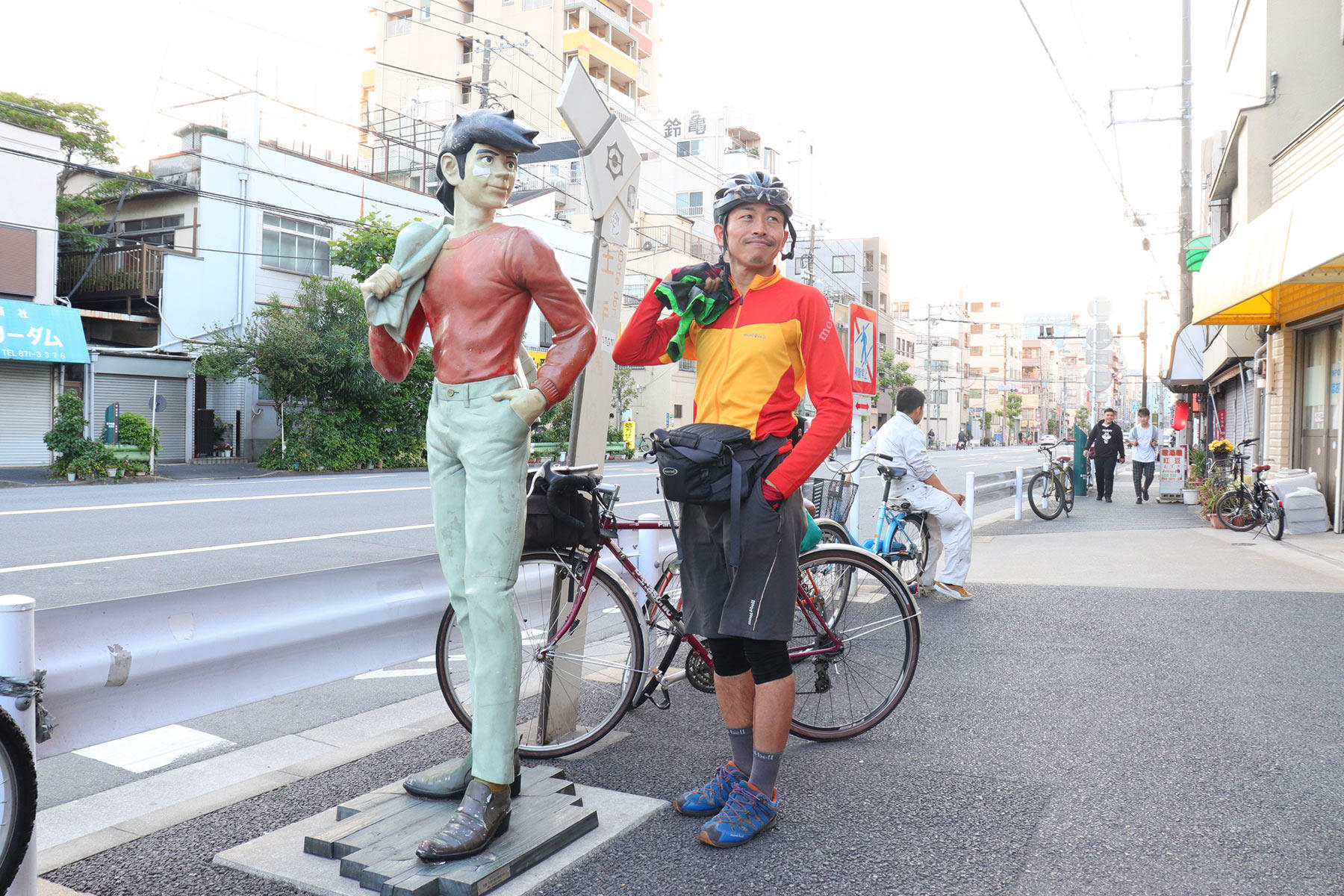 ジョーと並んで写真を撮る