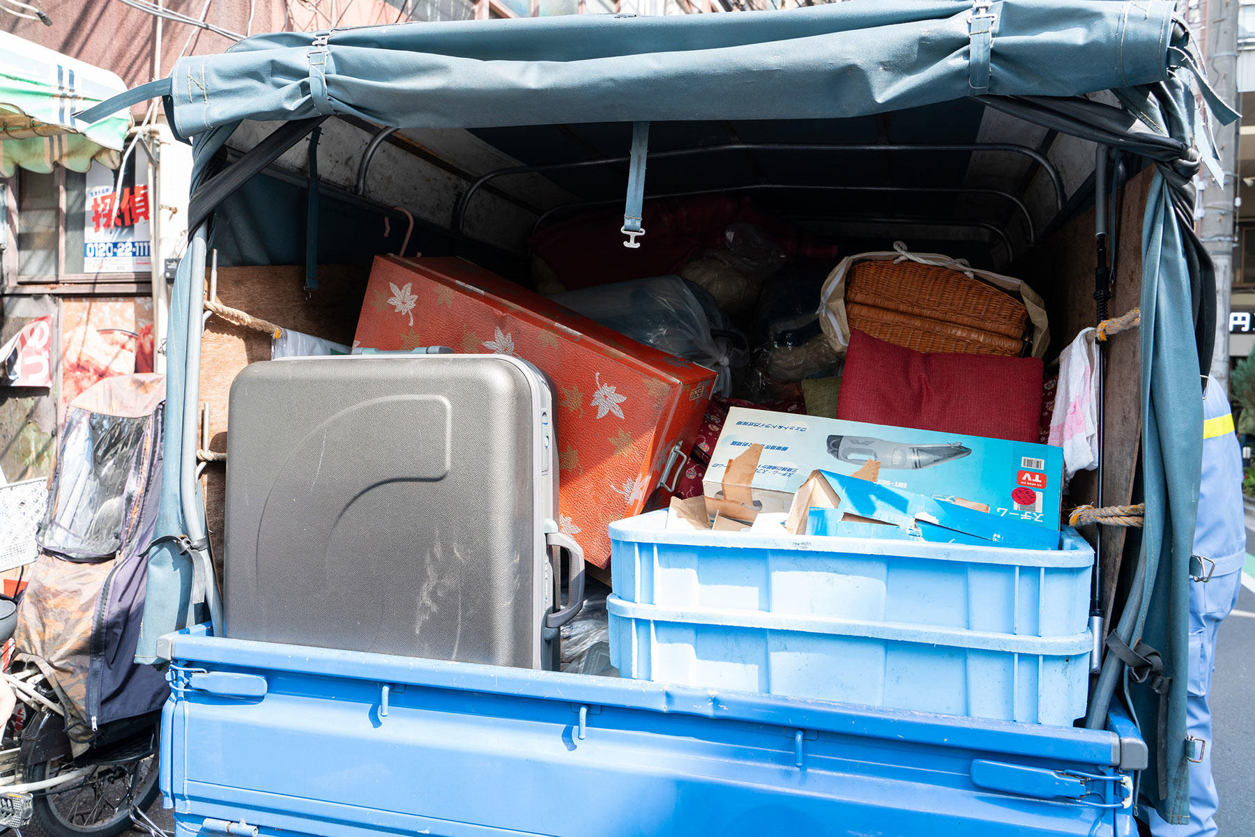 トラックに積まれた想い出の数々