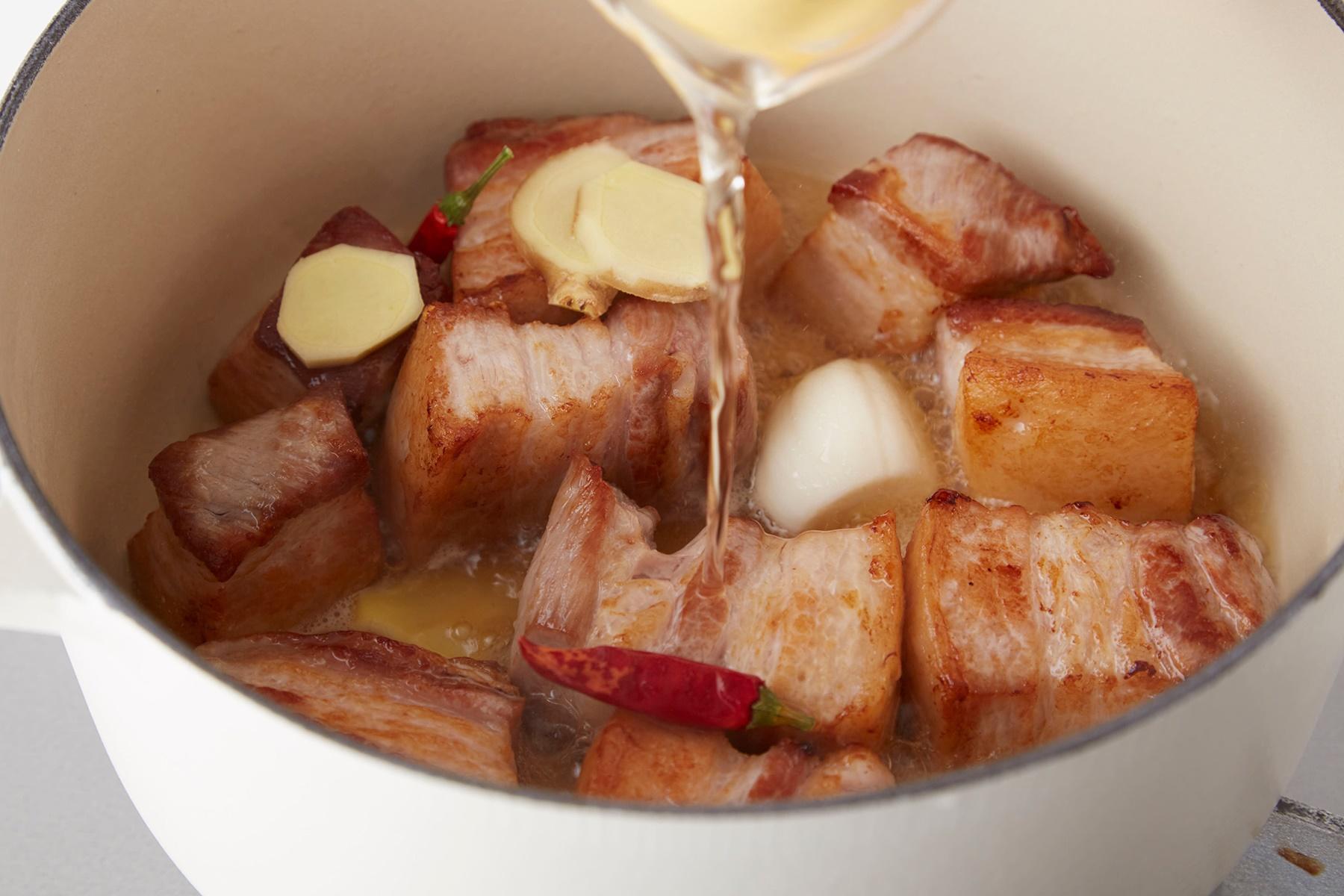 鍋に移し、煮込みスタート