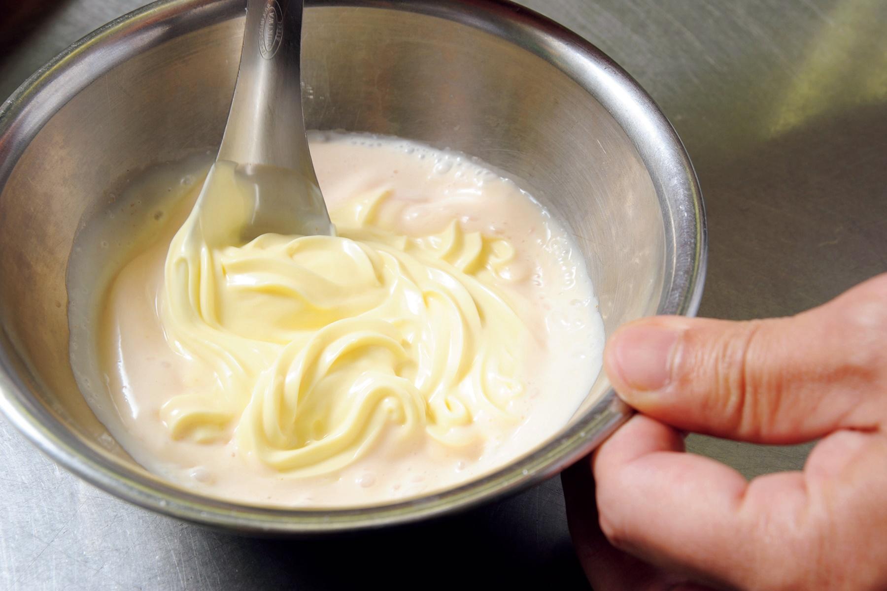 隠し味のジンに使われるジュニパーベリーの風味が、全体をキリッと引き締める。