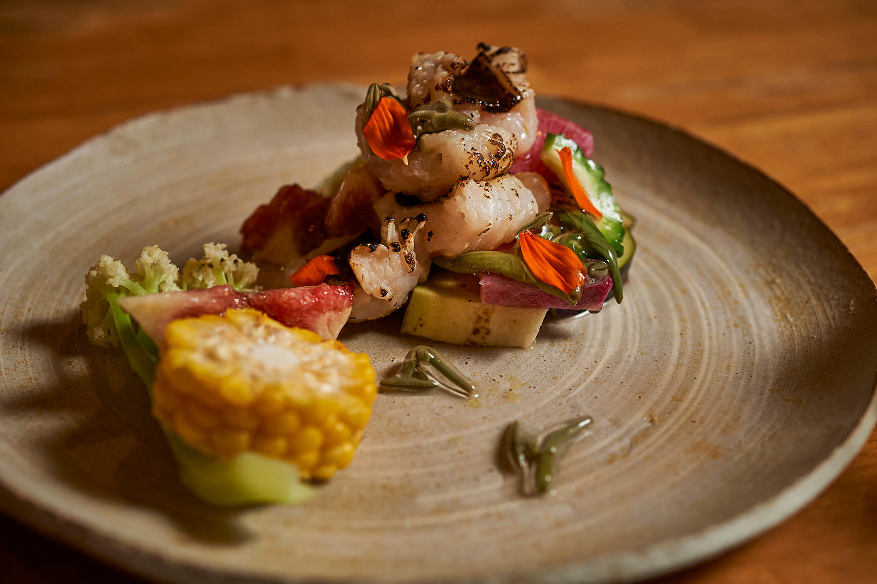 鱧（はも）の焼き霜と夏野菜のサラダ