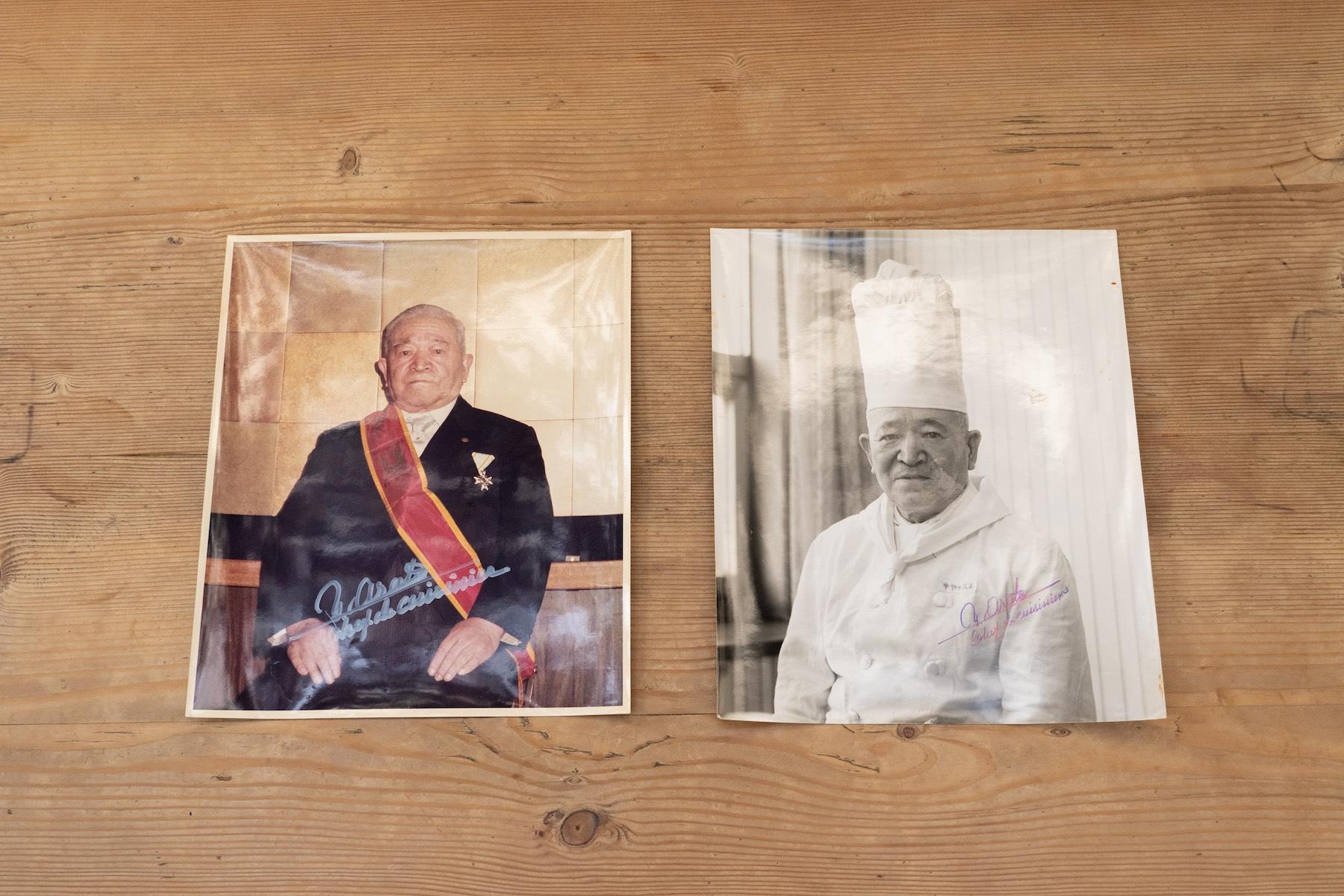 料理人・荒田勇作氏のことに話が及ぶと、さっと出してくれたポートレイト。サイン入り。箱に大事にしまわれていた。