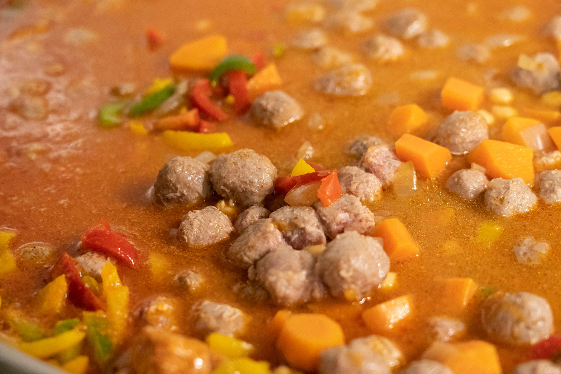 ビーフキョフテ(牛肉の肉団子)の煮込み