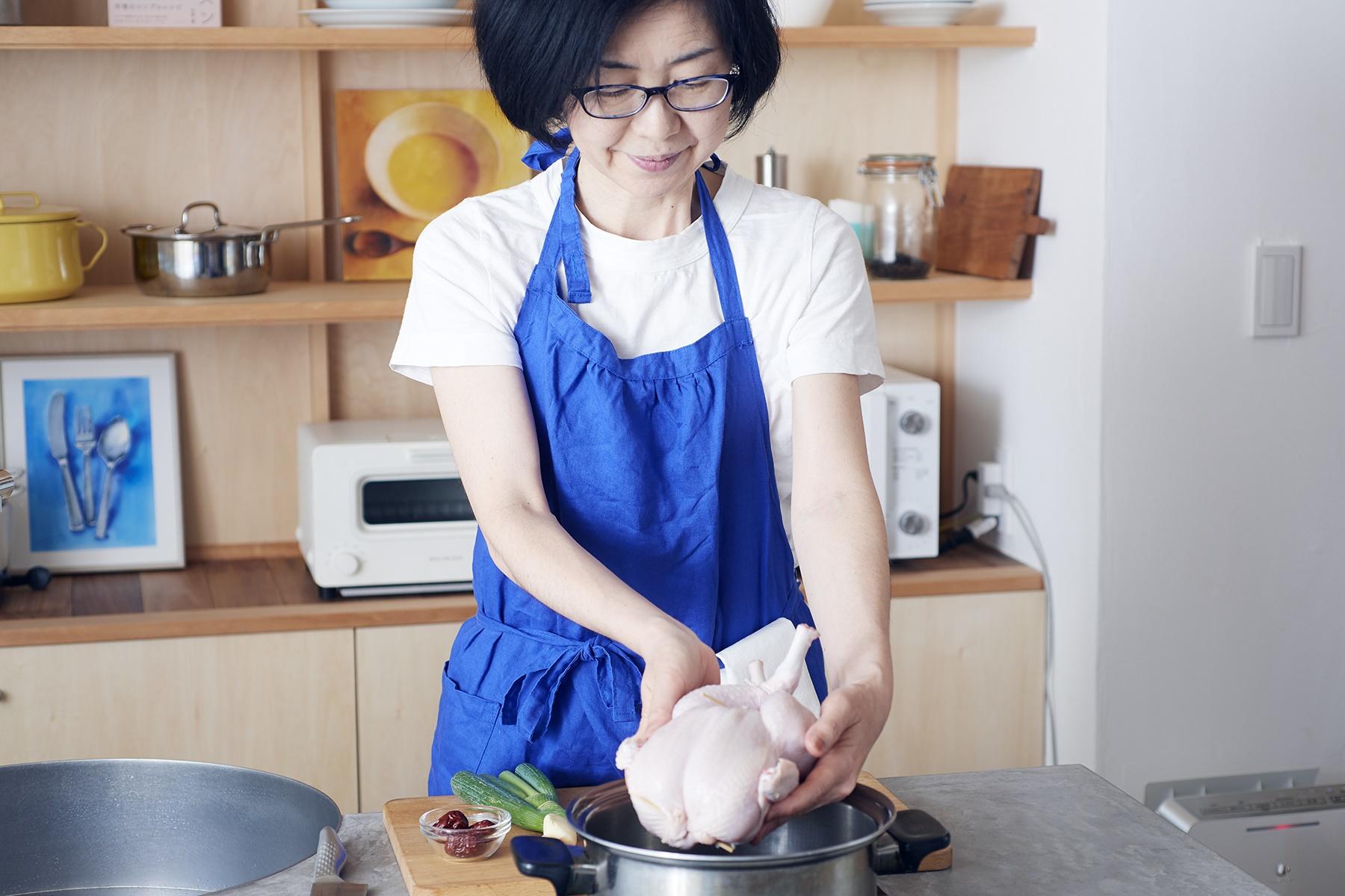スープ作家の有賀薫さんが披露するのは参鶏湯。冷たい食べ物の摂りすぎで弱った胃腸を労ってくれる。