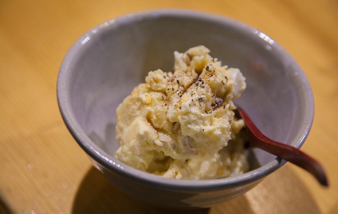 ポテトサラダは酒場の基本。