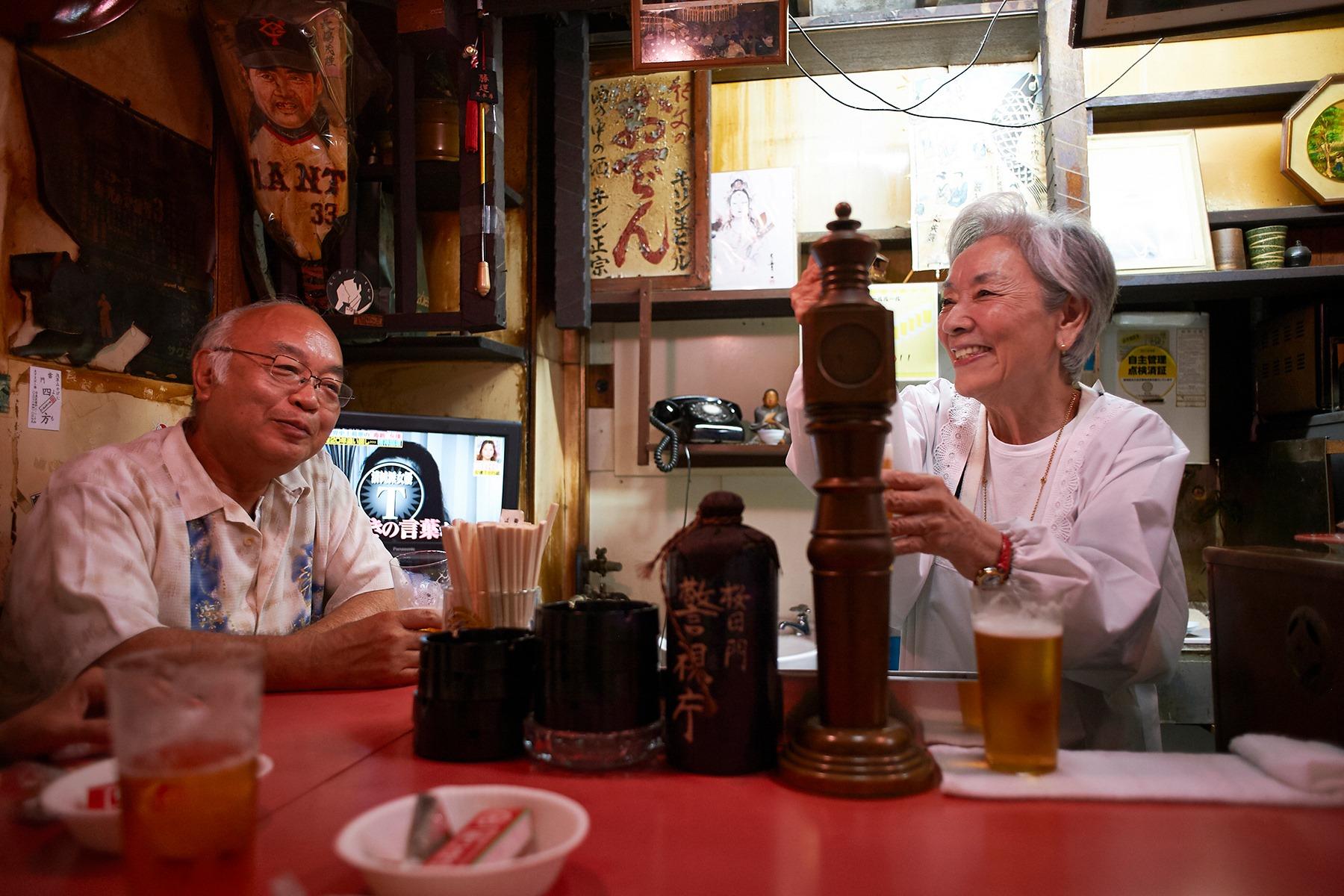 こちらがママの鈴木澄子さんが切り盛りする「正直ビアホール」。