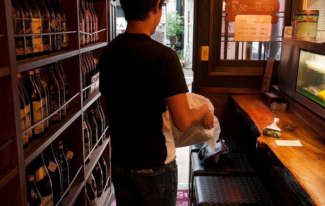 グンと重くなった持ち込みの鍋を抱えて、友人の待つもとへ。