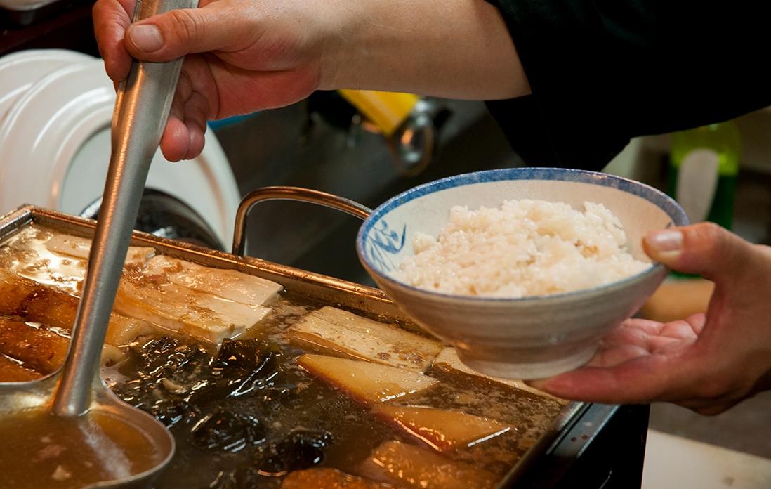 白米は大216円（写真）、小162円。