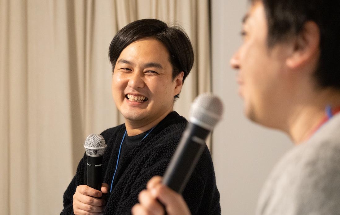 トークショーはリラックスした雰囲気で進みました。