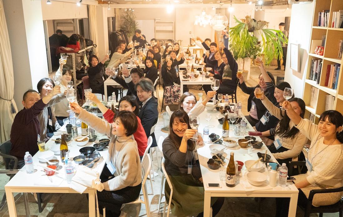 イベントの最後に乾杯！　みなさんの笑顔がなによりも励みになります。