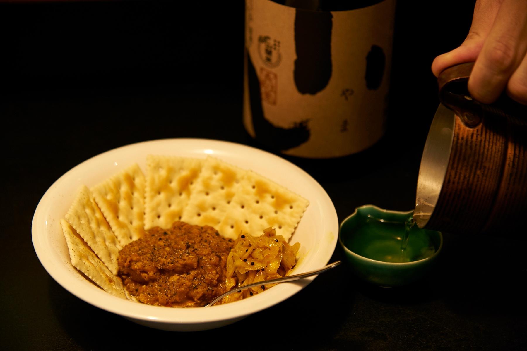 鶏キーマ(クラッカー付き)700円には、キャベツのサブジも。