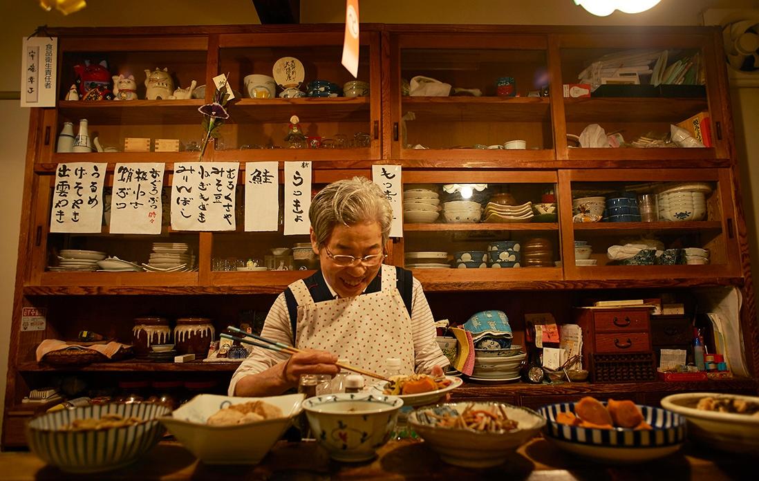 店主の安藤幸子さん。「女将さん、ママ、お母さん、安ちゃん。みなさん、いろんな呼び方で呼んでくださいます」。