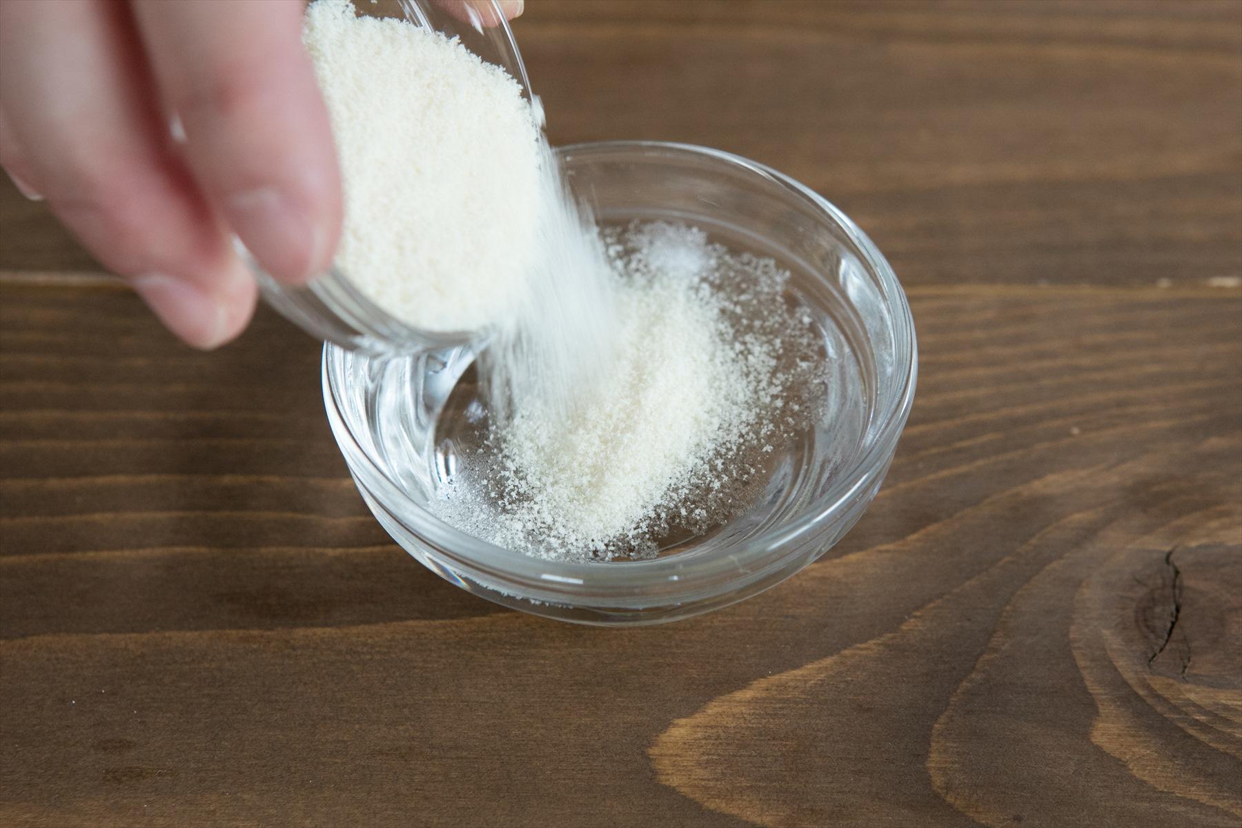 粉ゼラチンを溶かす