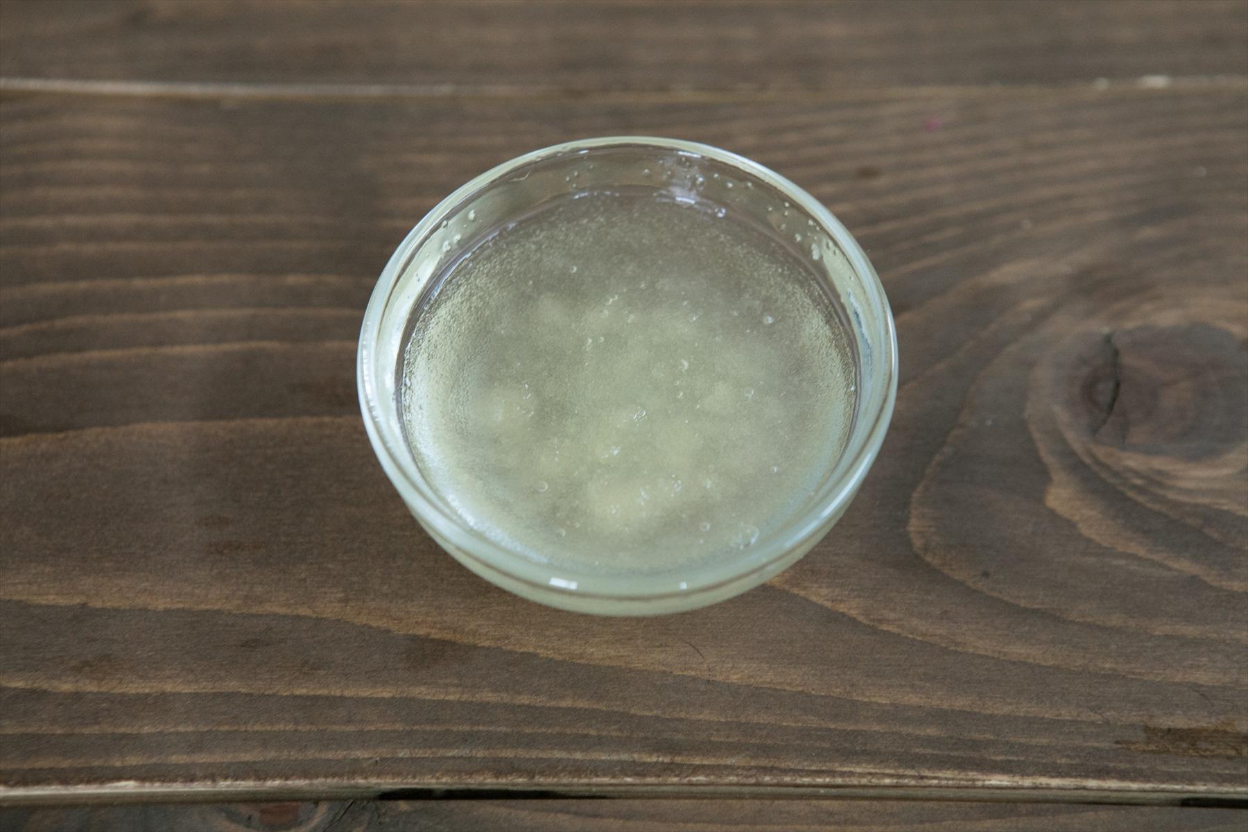 粉ゼラチンを溶かす