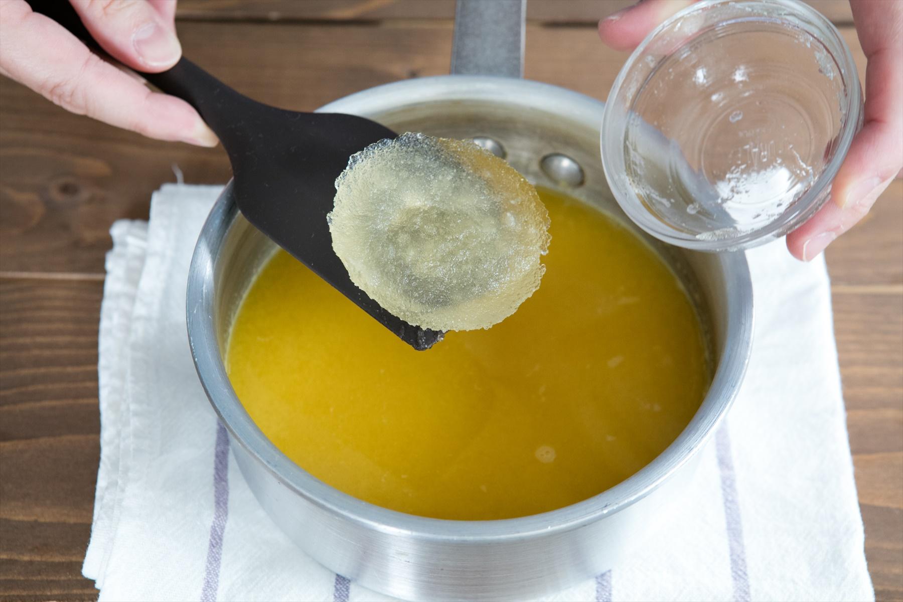 ゼラチンを溶かす