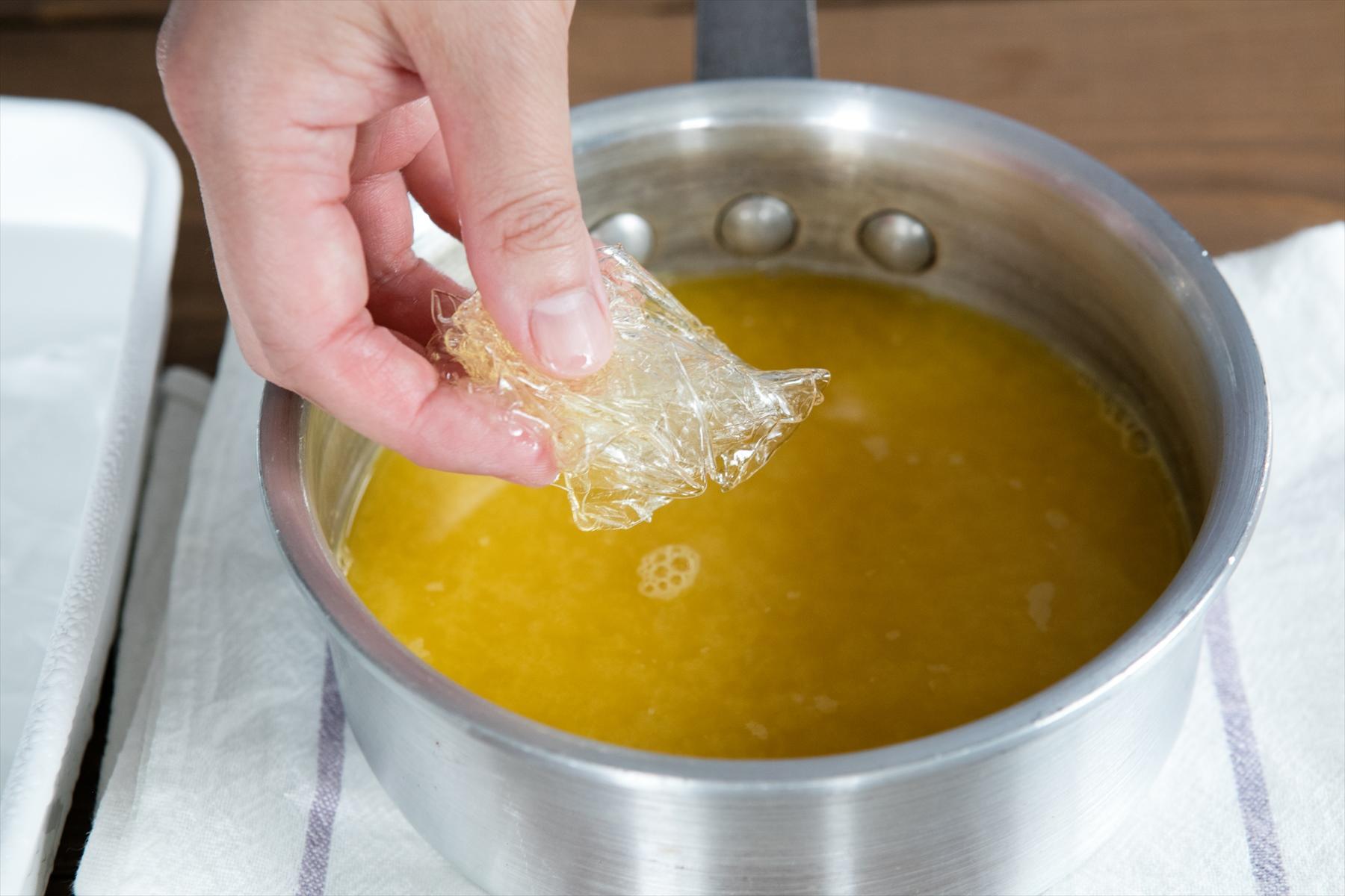 ゼラチンを溶かす