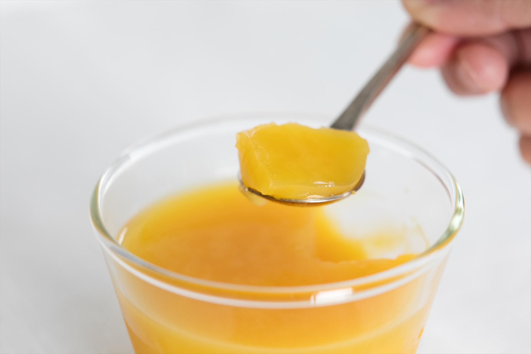 粉ゼラチンと板ゼラチンは、同じ分量でつくると、板ゼラチンのほうが若干やわらかめに仕上がります。