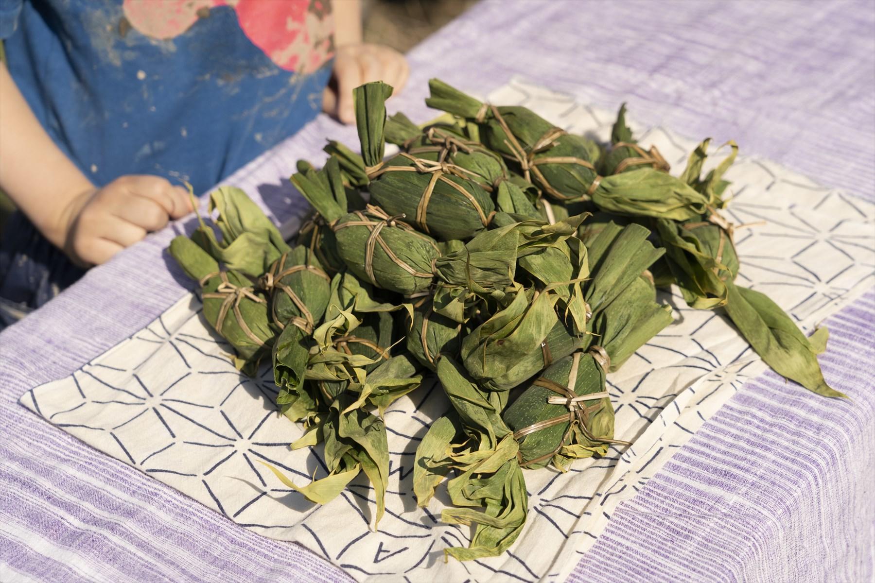 3時のおやつは、新潟名物でもある笹団子。殺菌作用がある笹に包んで団子を持ち運び、農作業の合間に食べたそうです。