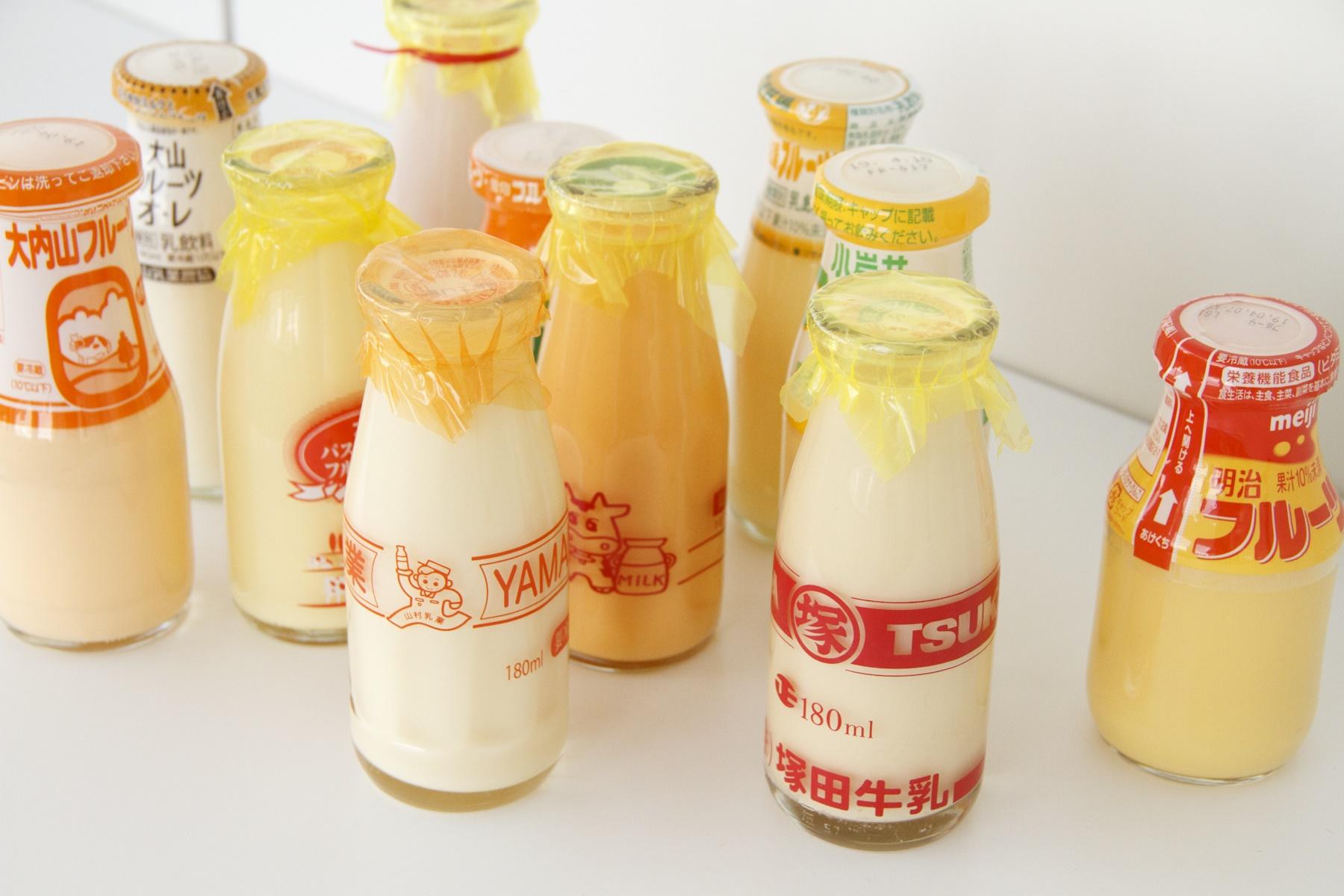 フルーツ牛乳は瓶に入った、懐かしい佇まいで飲むからいいんだって想いはわかります。わかるんですけど、あえてつくってみました!