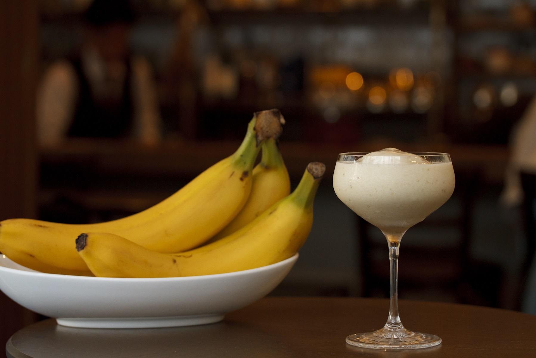 材料はバナナと牛乳だけ。シンプルで濃厚な味わいに仕上がる。